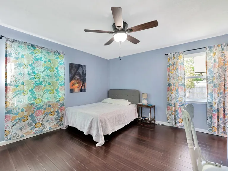 1126 Coral Dr — Photo 8