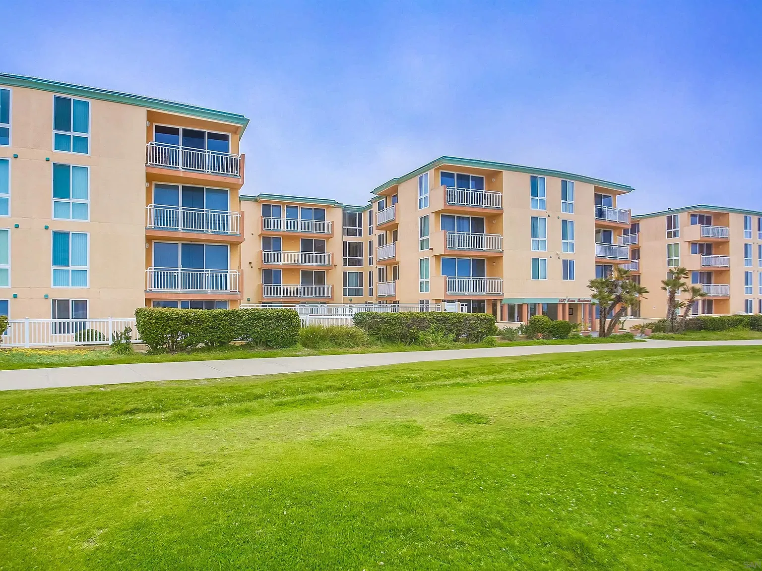 Sea Shore Condos — Photo 2