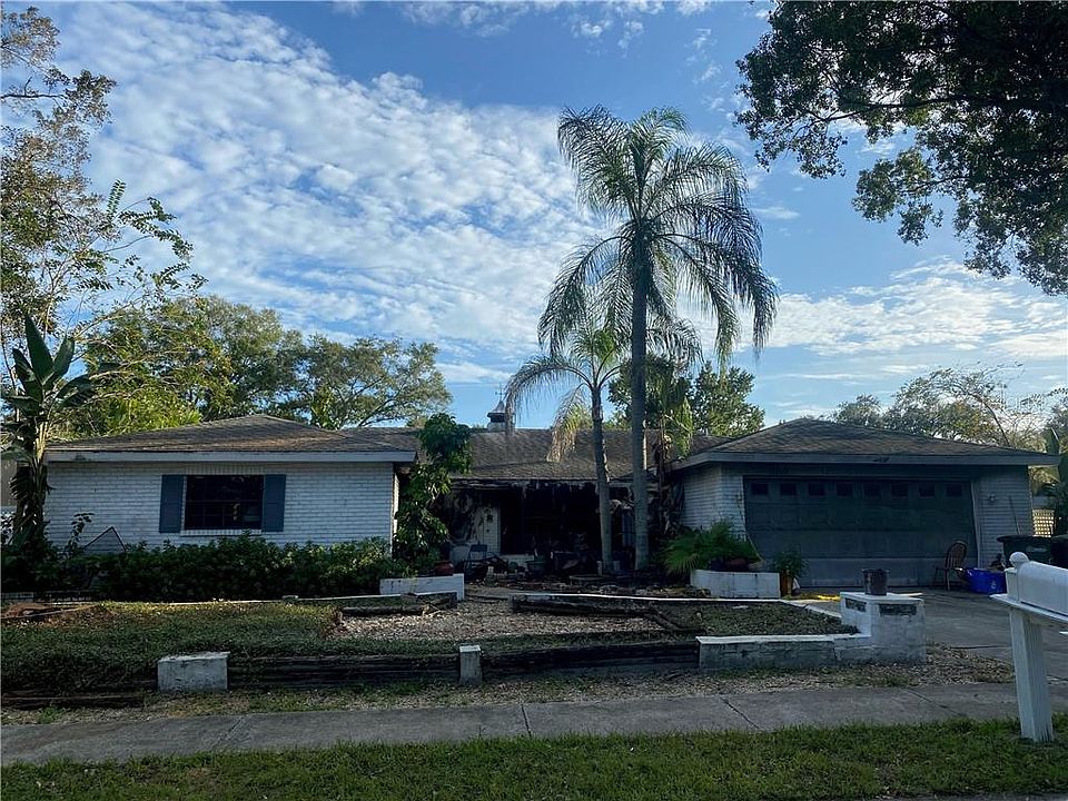 1st image of 4 Village Ln