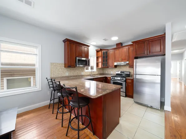 187 Zabriskie Street image 3 of 11