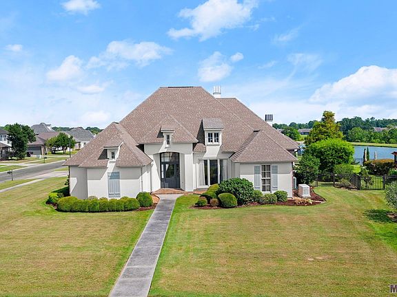 3rd image of 18728 Lake Harbor Ln