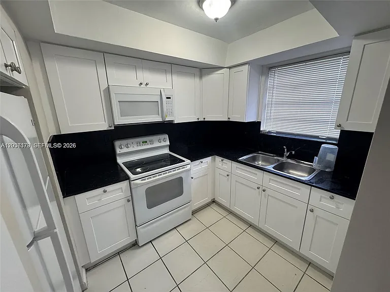 1370 NE 119th St #137006 — Photo 1