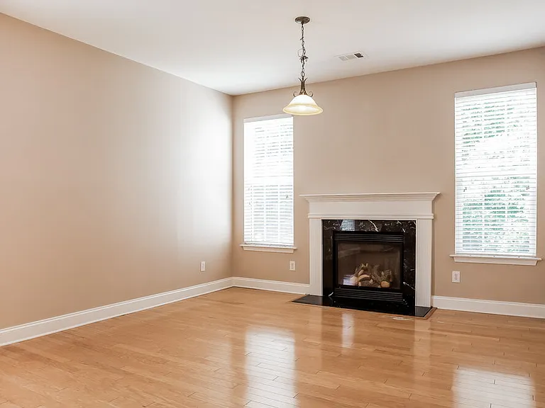 10023 Montrose Dr NW — Photo 8
