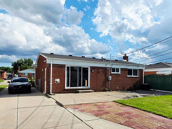 5th image of 8577 Christine St
