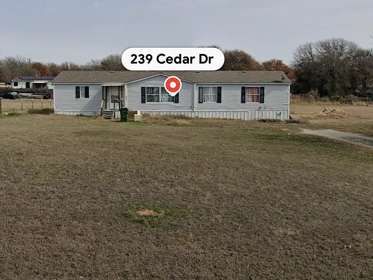 239 Cedar Dr — Photo 1