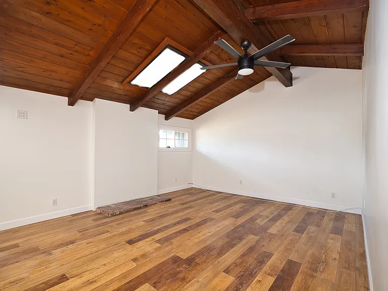 23220 Sylvan St — Photo 22
