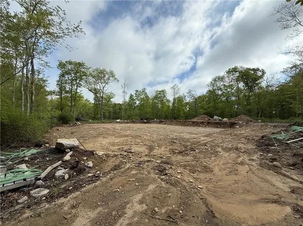 12 Fanning Pl, Hopkinton, RI 02833