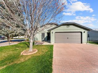 8343 W Willowpark Dr, Garden City, ID 83714