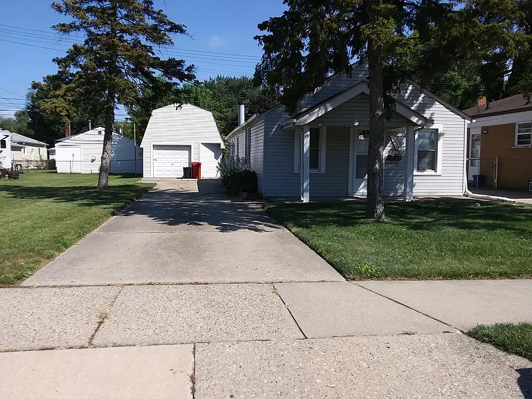 23718 Lambrecht Ave — Photo 1