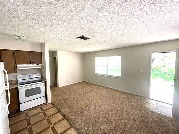 3rd image of 522 Broadway Blvd SE
