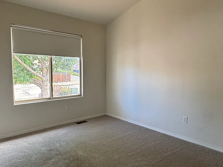7660 Amberly Dr — Photo 10