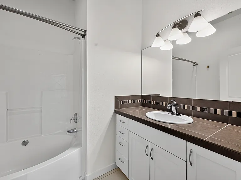 2172 Yakima Ct — Photo 11