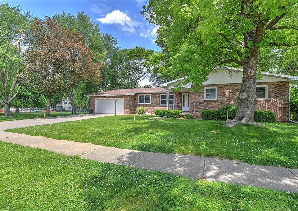 1st image of 2120 Woodside Dr