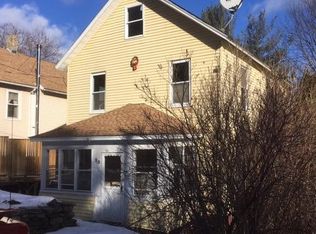 25 William St, Chester, MA 01011