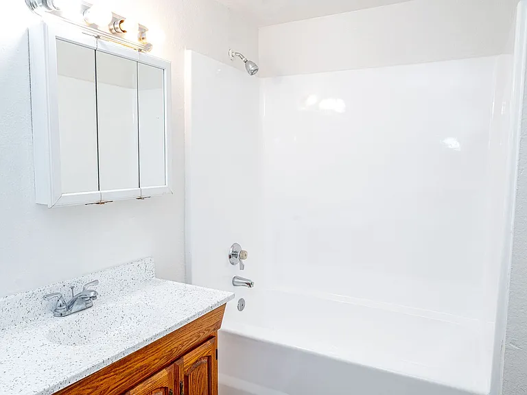 12100 Birch Ave — Photo 9