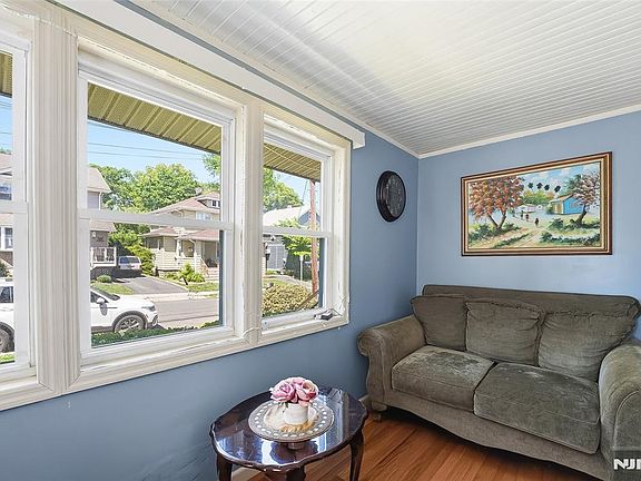 2nd image of 52 Harcourt Ave