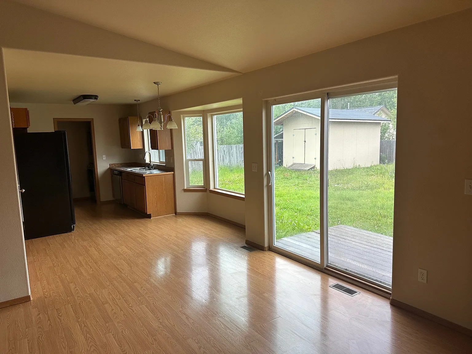 3 bed, 1088 sqft, $2,400 — Photo 3