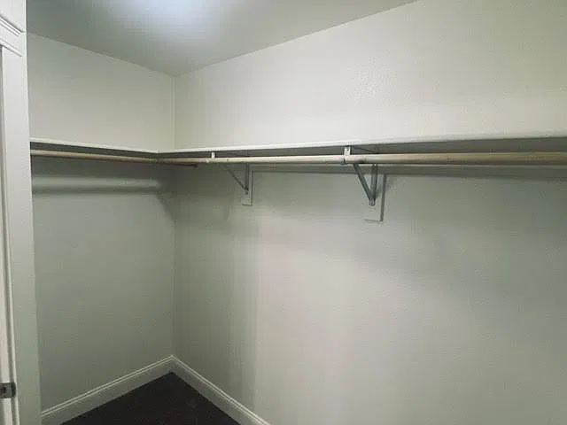 3 bed, 1100 sqft, $2,000 — Photo 2