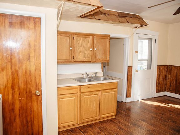 4th image of 156 S Charlotte St #B