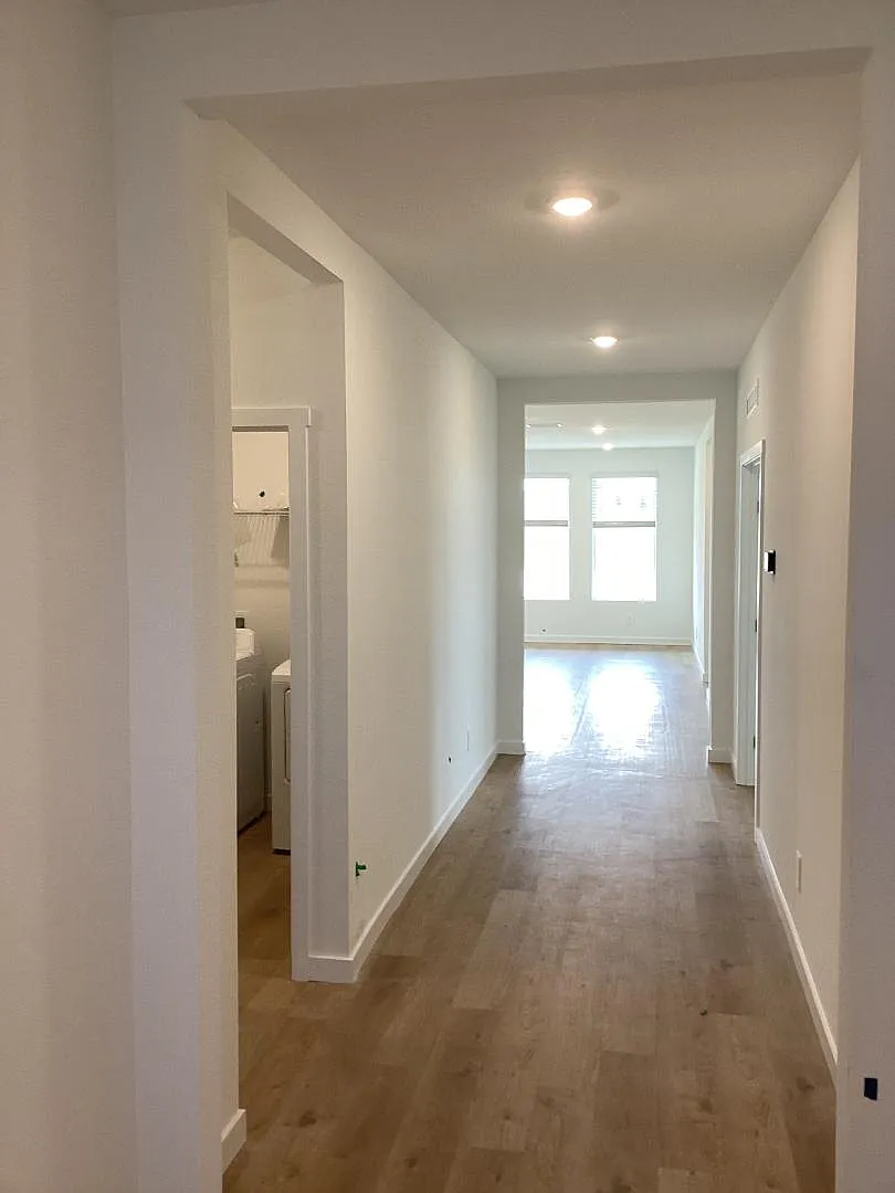 2716 Mercy Cir — Photo 3