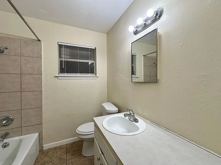 1505 S Ws Young Dr — Photo 23