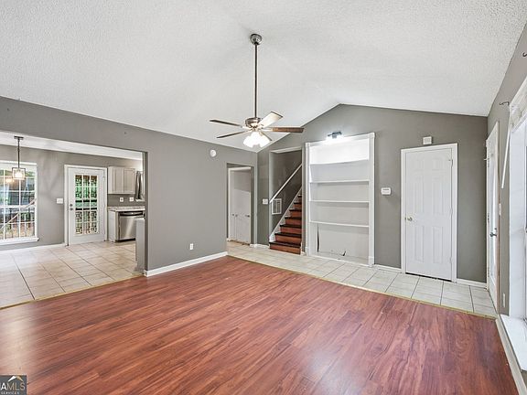 3rd image of 2069 Bedford Ct