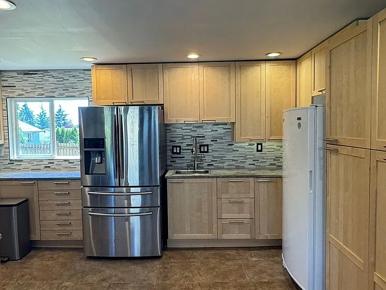 1901 Harrington Cir NE — Photo 3