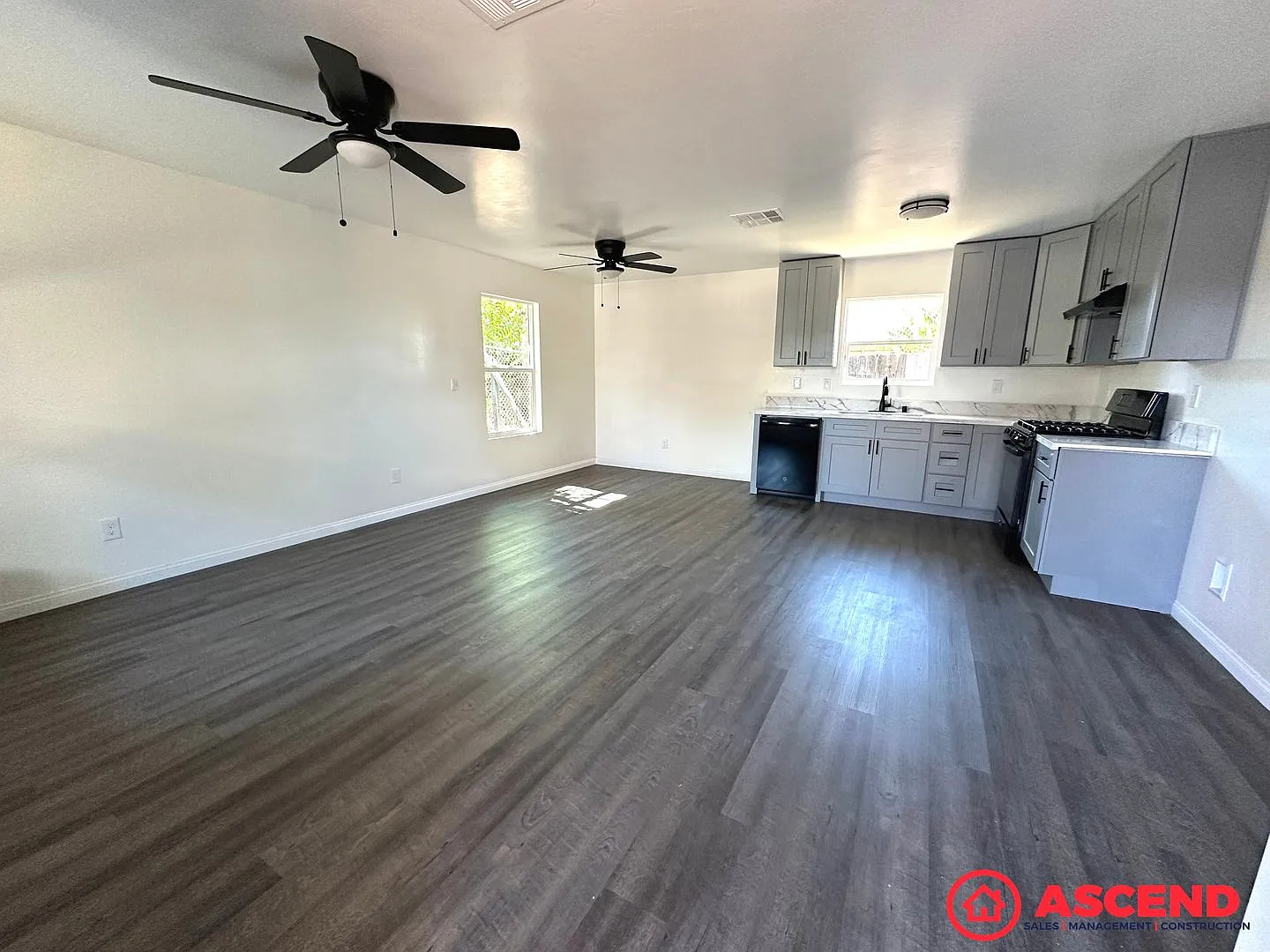 Brand-New 2-Bedroom, 1-Bath Home in Bakersfield Water Included, Pets Welcome — Photo 4