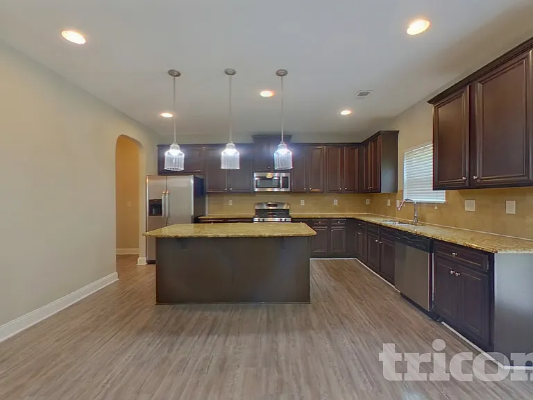 2102 Farmdale Ct — Photo 6