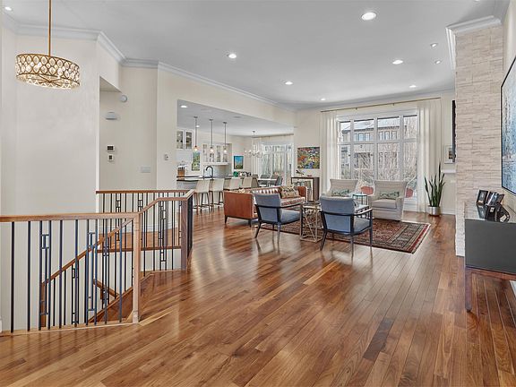 4th image of 3407 Watson Pl SW