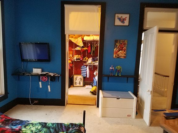 Large bedroom #1 huge walkincloset