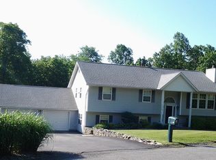 30 Rick Dr, New Windsor, NY 12553