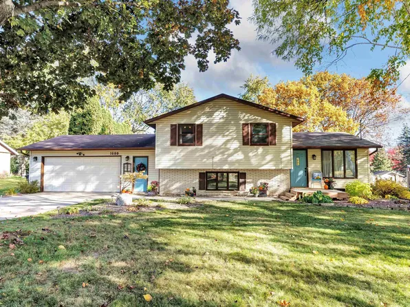 1680 Cormier Rd, Green Bay, WI 54313