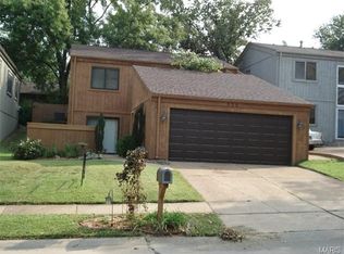 926 Woodside Village Ln, Ballwin, MO 63021