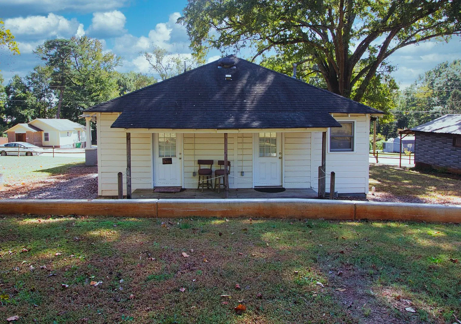 Available Now! - 1-Bedroom 1-Bathroom Charming Duplex — Photo 3
