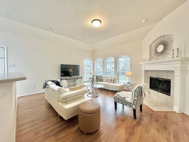 4903 Falls Cir — Photo 6