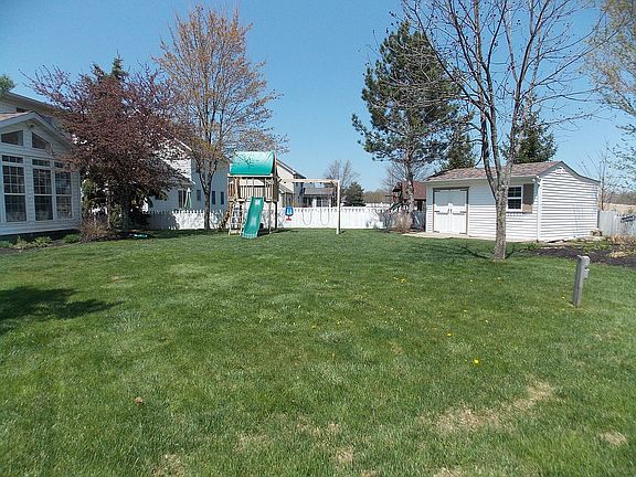 4th image of 628 Meadow Lane