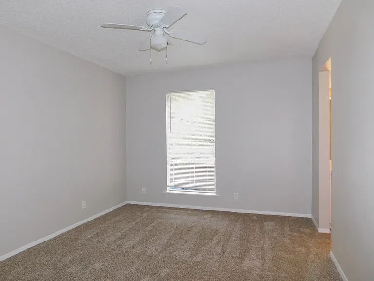 1915 Kingswood Ct — Photo 20