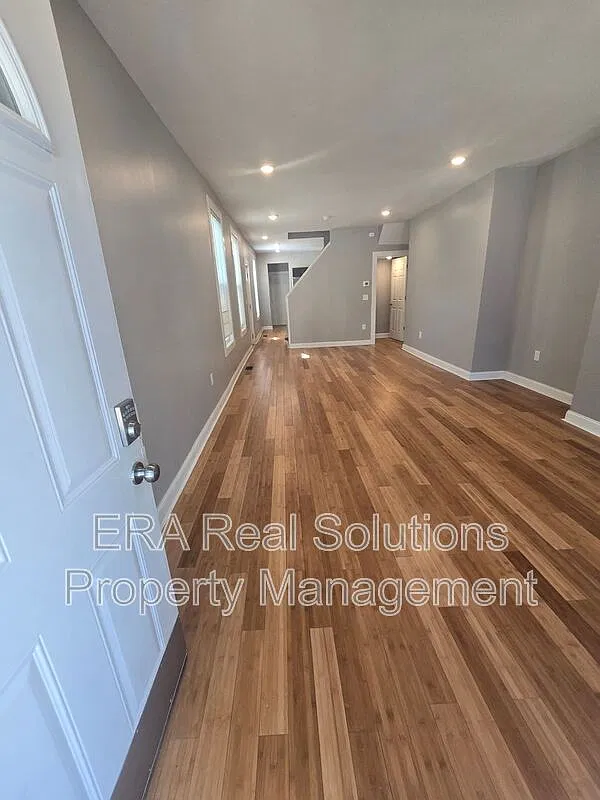 3 bed, 1.5 bath, 1528 sqft, $1,795 — Photo 3