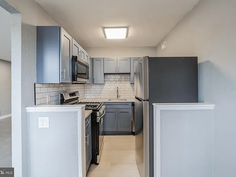 2137 Bryn Mawr Ave #3R — Photo 6