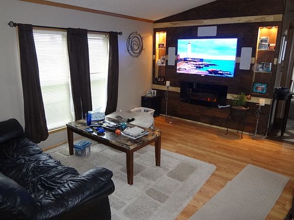 5th image of 46584 Bonaparte Dr