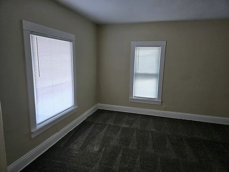 553 Bratnober St — Photo 20
