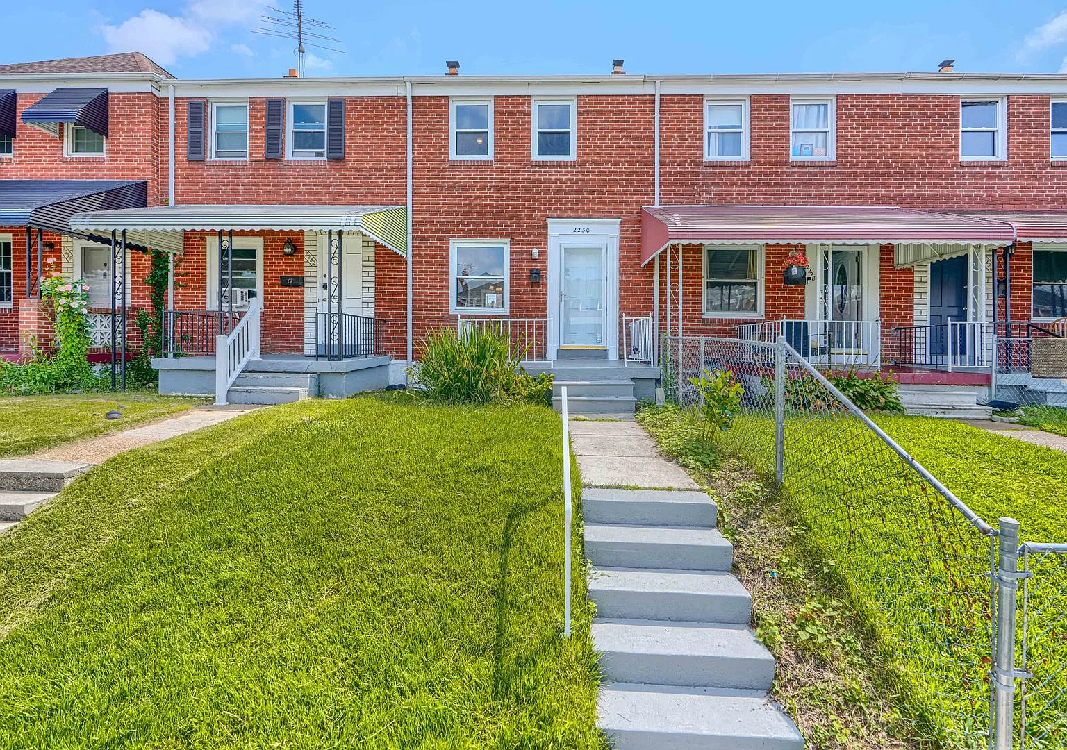 3 Bed 1 Bath Rowhome With Offstreet Parking And Outside Storage — Photo 3