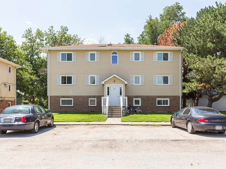 Front of Ashland Park Apartments.
