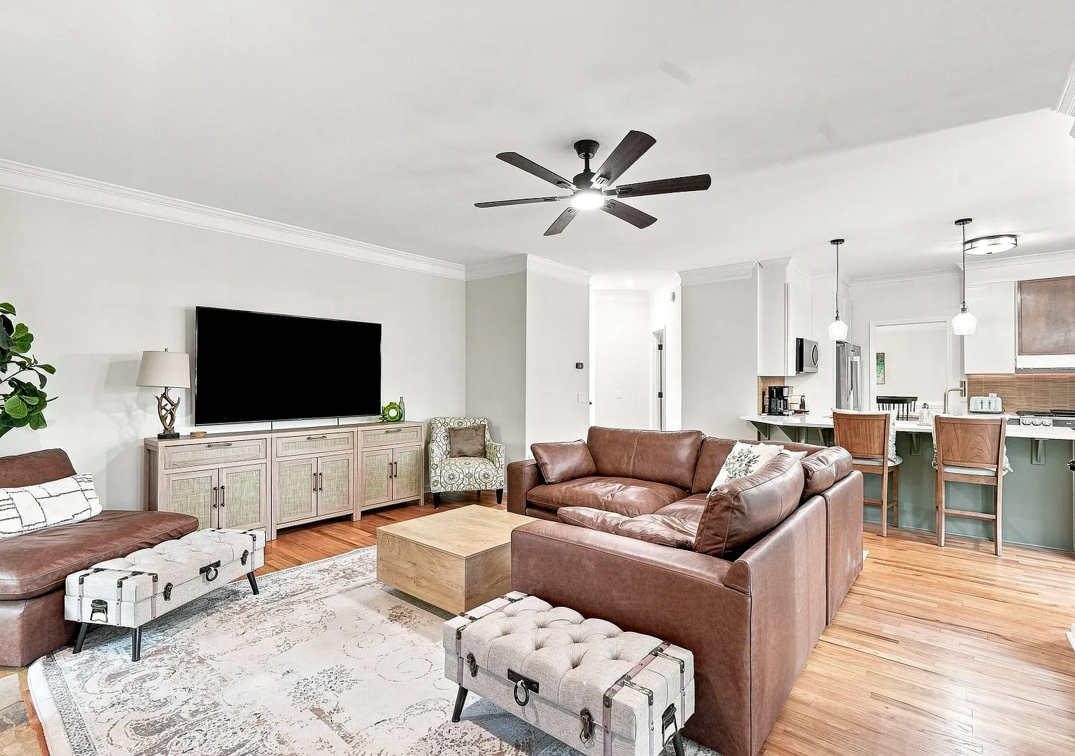4 bed, 3440 sqft, $3,800 — Photo 4