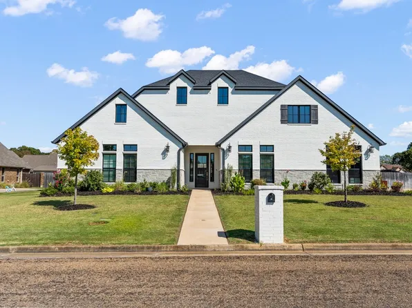209 Devonshire St, Mount Pleasant, TX 75455