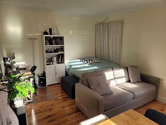 4th image of 142 E 33rd St APT 4A