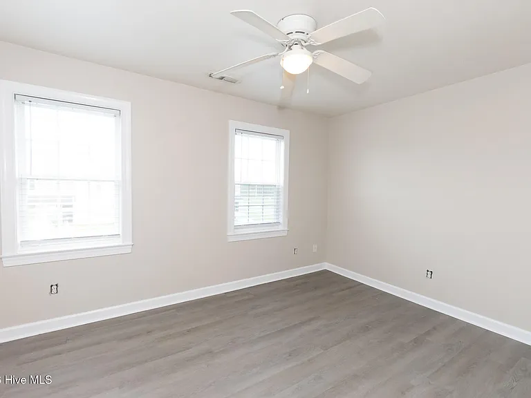 304 Bridgewood Dr — Photo 16