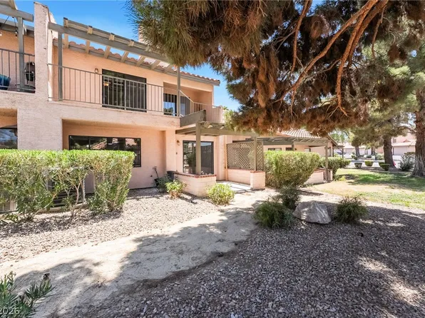 2716 Laguna Shores Ln, Las Vegas, NV 89121