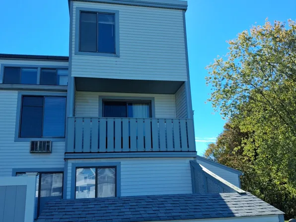 15 Hamre Lane #C, Branford, CT 06405